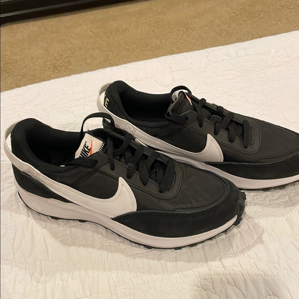 New (no box) Nike Waffle Debut size 8.5